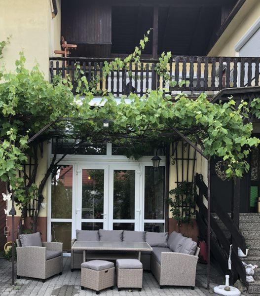 Ferienwohnungen Oedenburgerhof Moerbisch Am See Ngoại thất bức ảnh